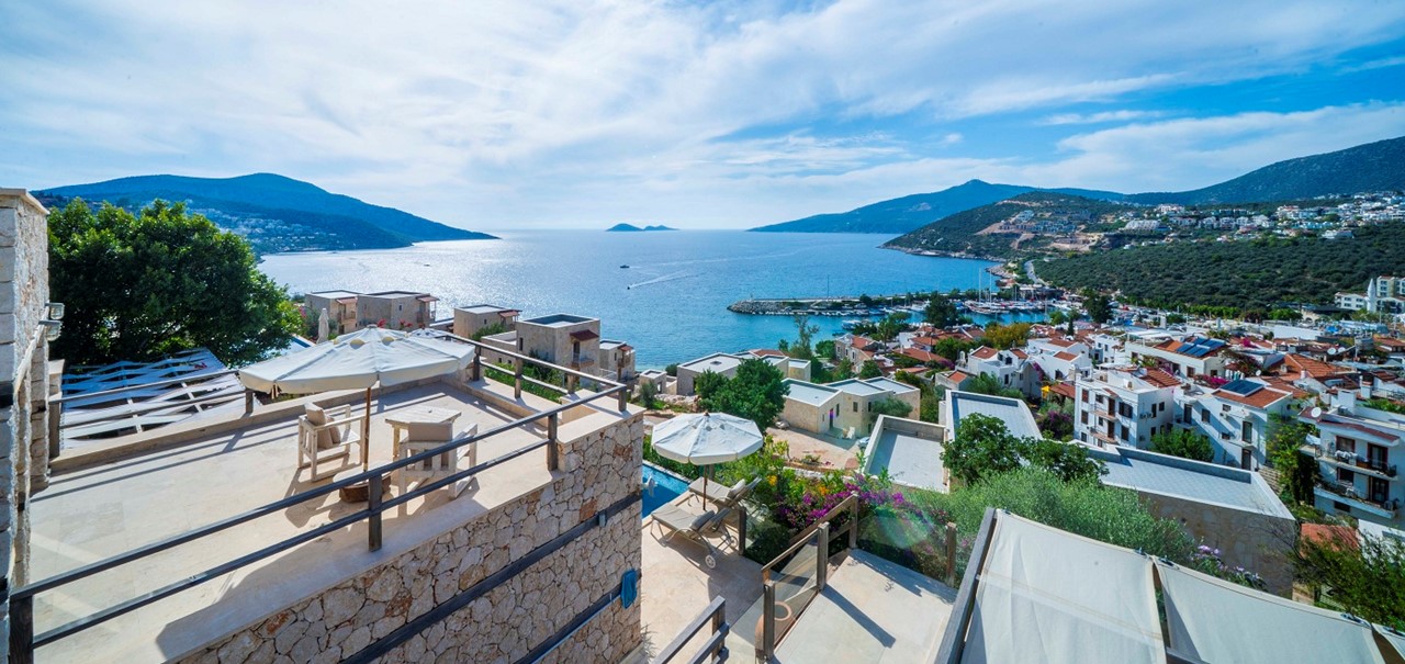 Villa Manor Seating And Dining 1