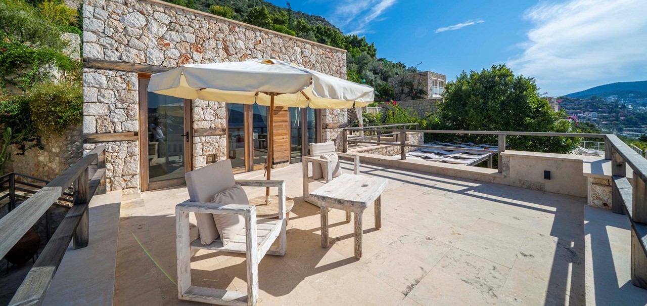 Villa Manor Seating And Dining 7