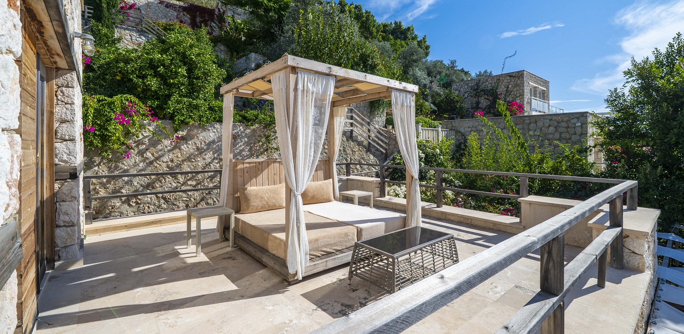 Villa Manor Seating And Dining 8