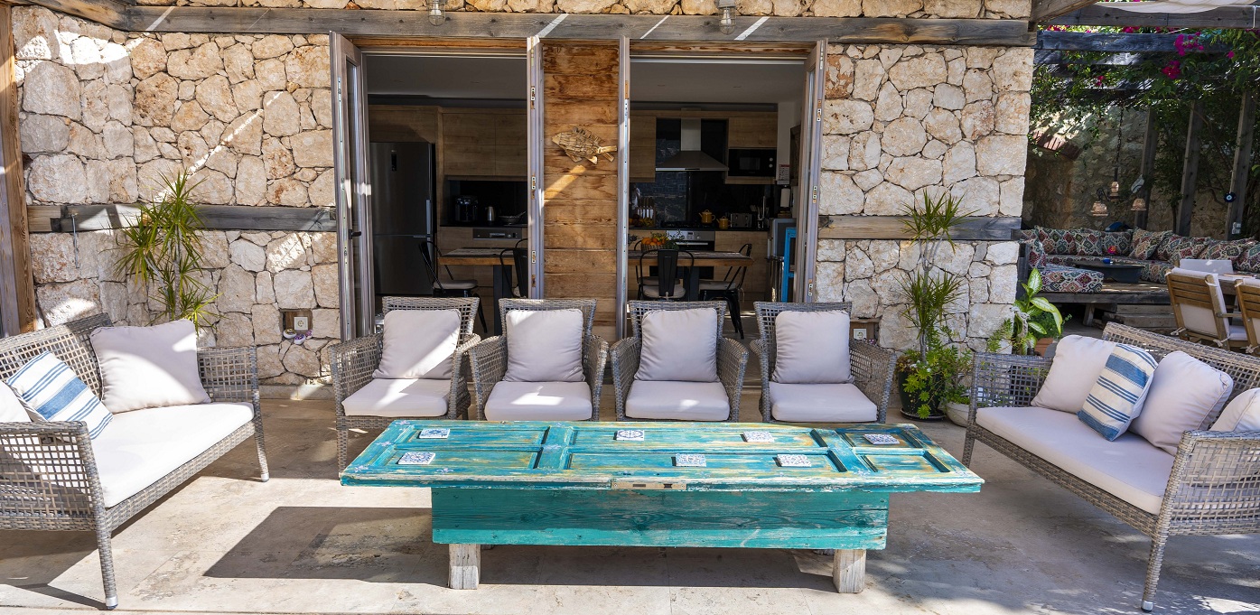 Villa Manor Seating And Dining 12