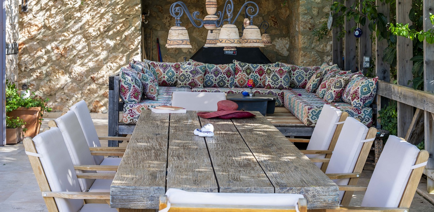 Villa Manor Seating And Dining 13