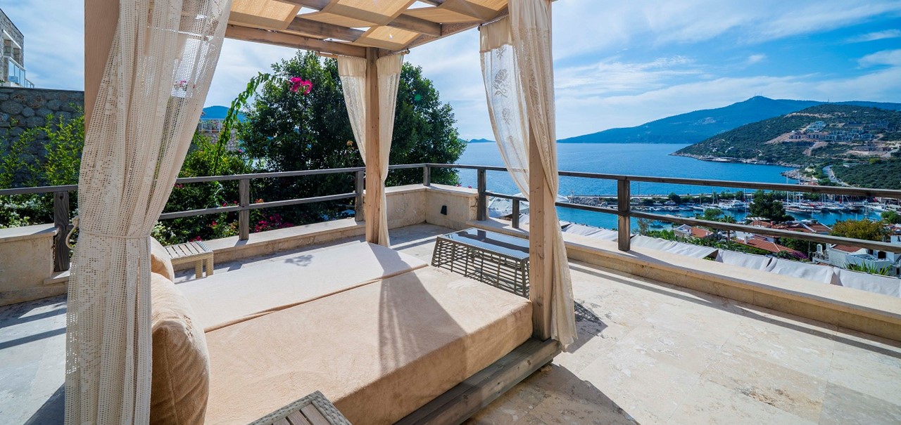 Villa Manor Seating And Dining 15