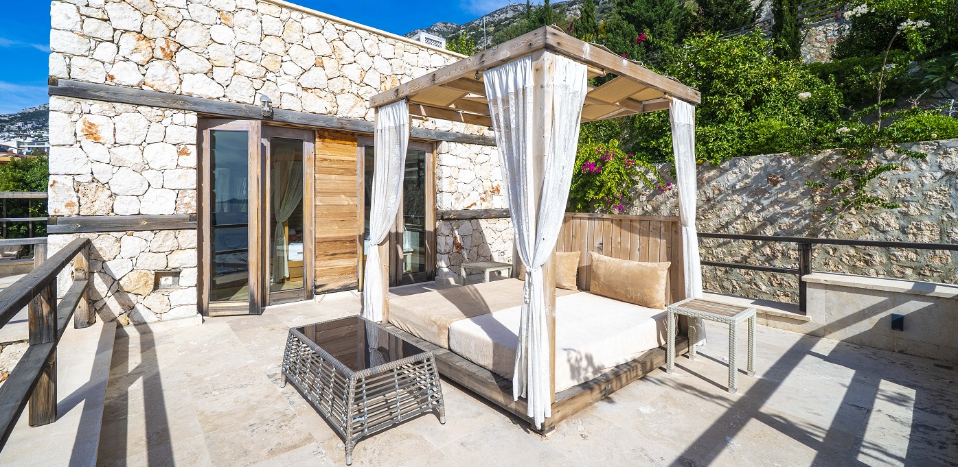 Villa Manor Seating And Dining 16