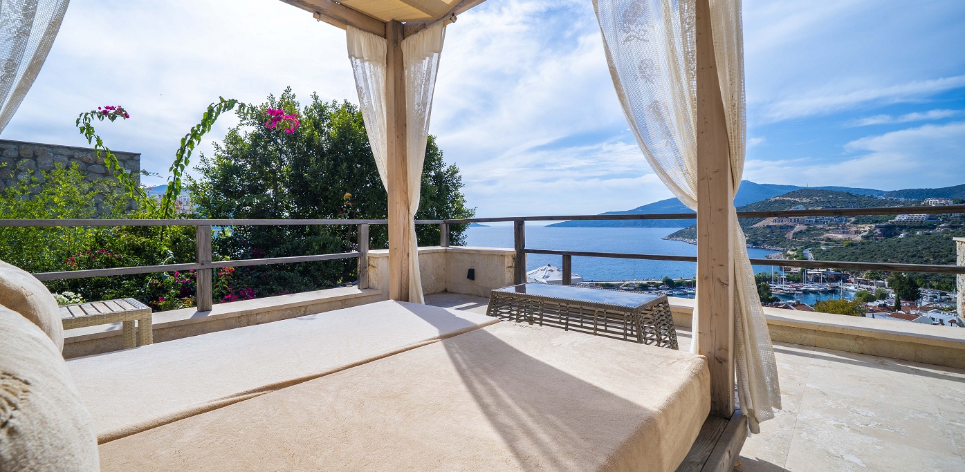 Villa Manor Seating And Dining 17