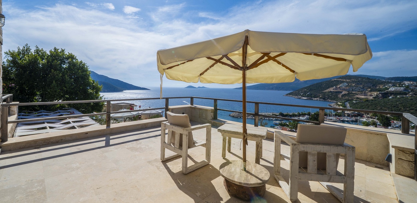 Villa Manor Seating And Dining 18