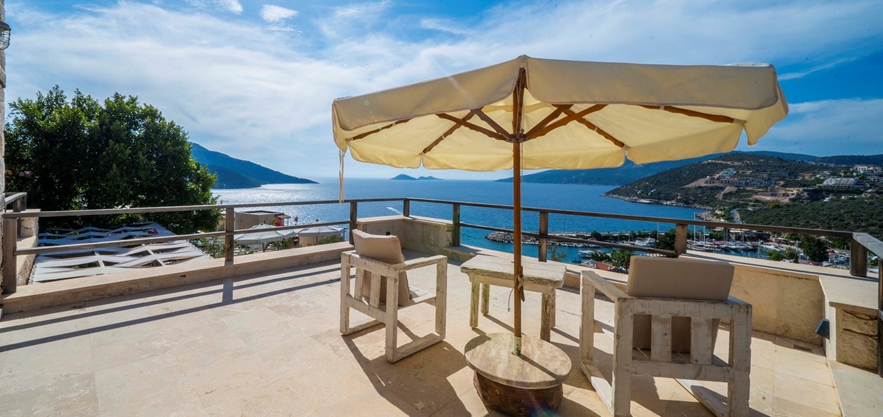 Villa Manor Seating And Dining 18