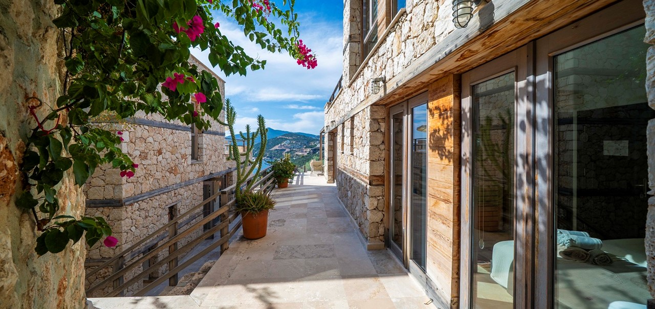 Villa Manor Seating And Dining 22