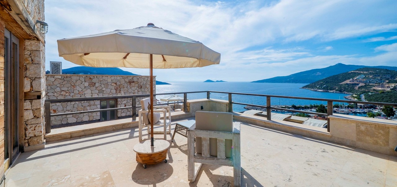 Villa Manor Seating And Dining 23