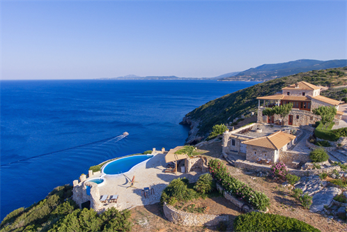 Family-friendly villas in Greece