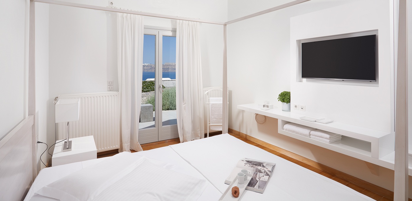 Villa Royal Blue Santorini 8