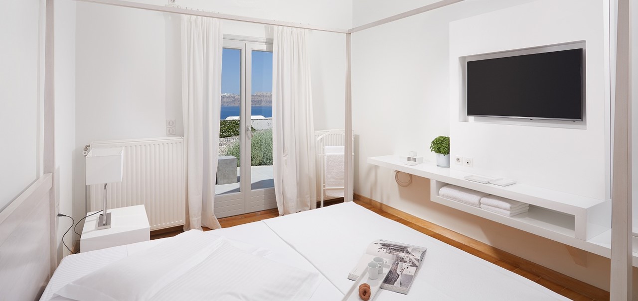 Villa Royal Blue Santorini 8