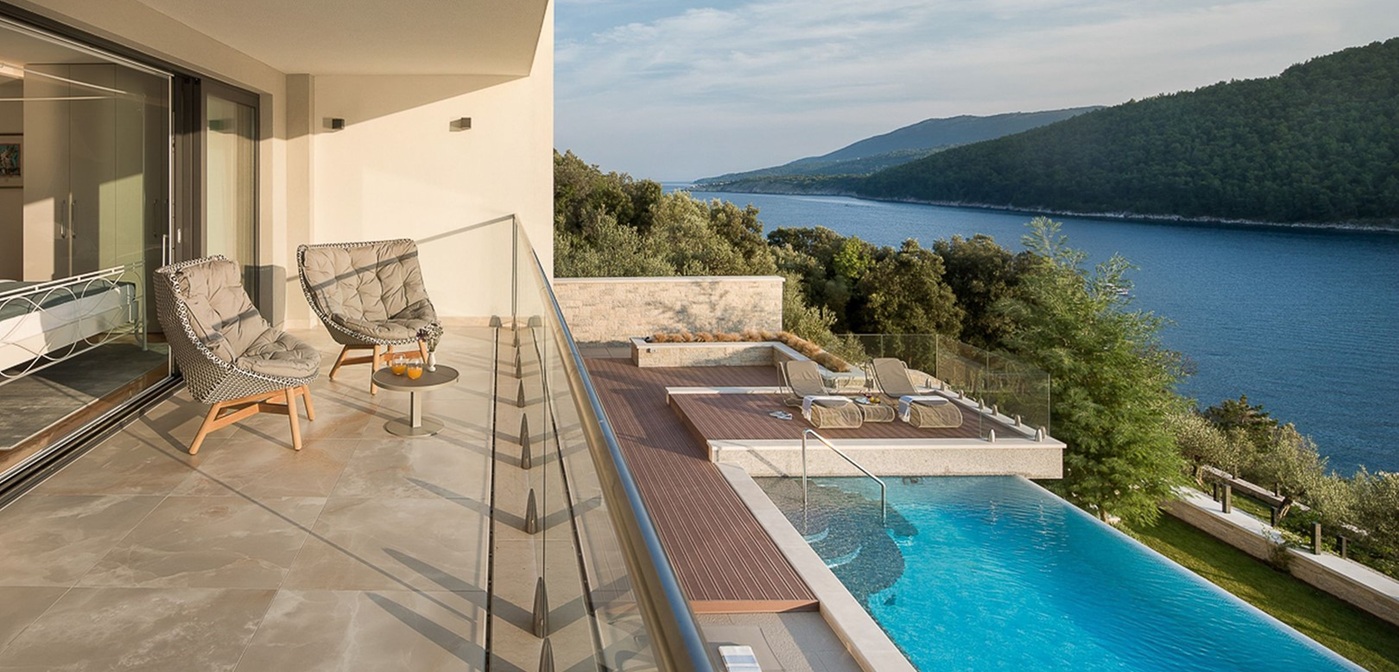 Balcony Villa 108 30