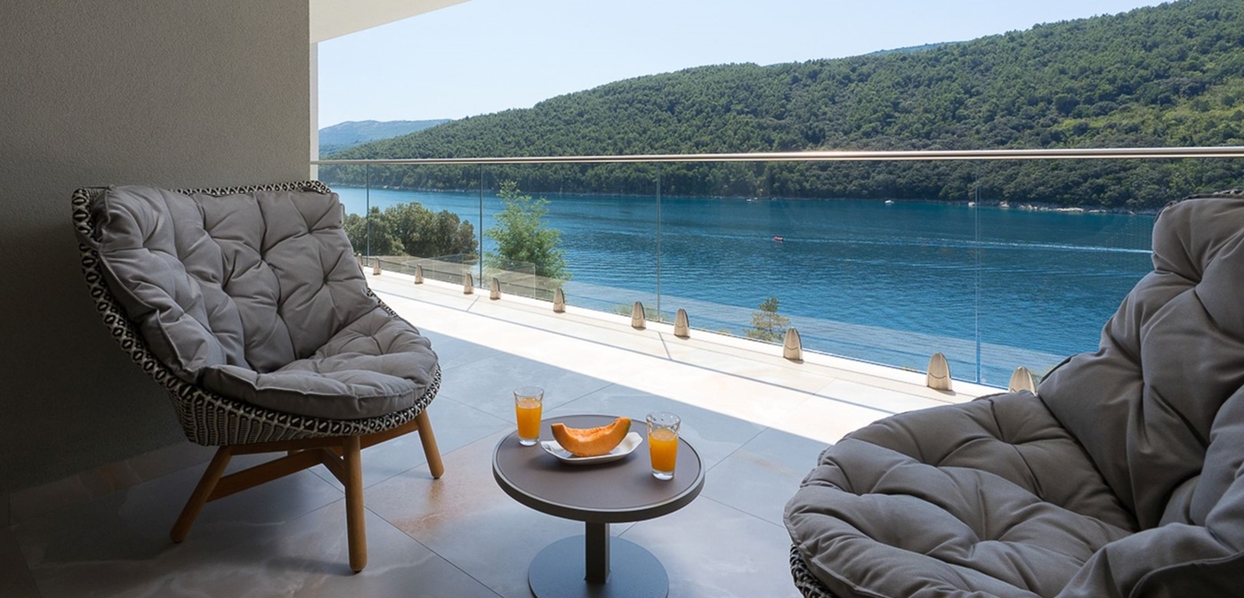 Balcony Villa 108 46