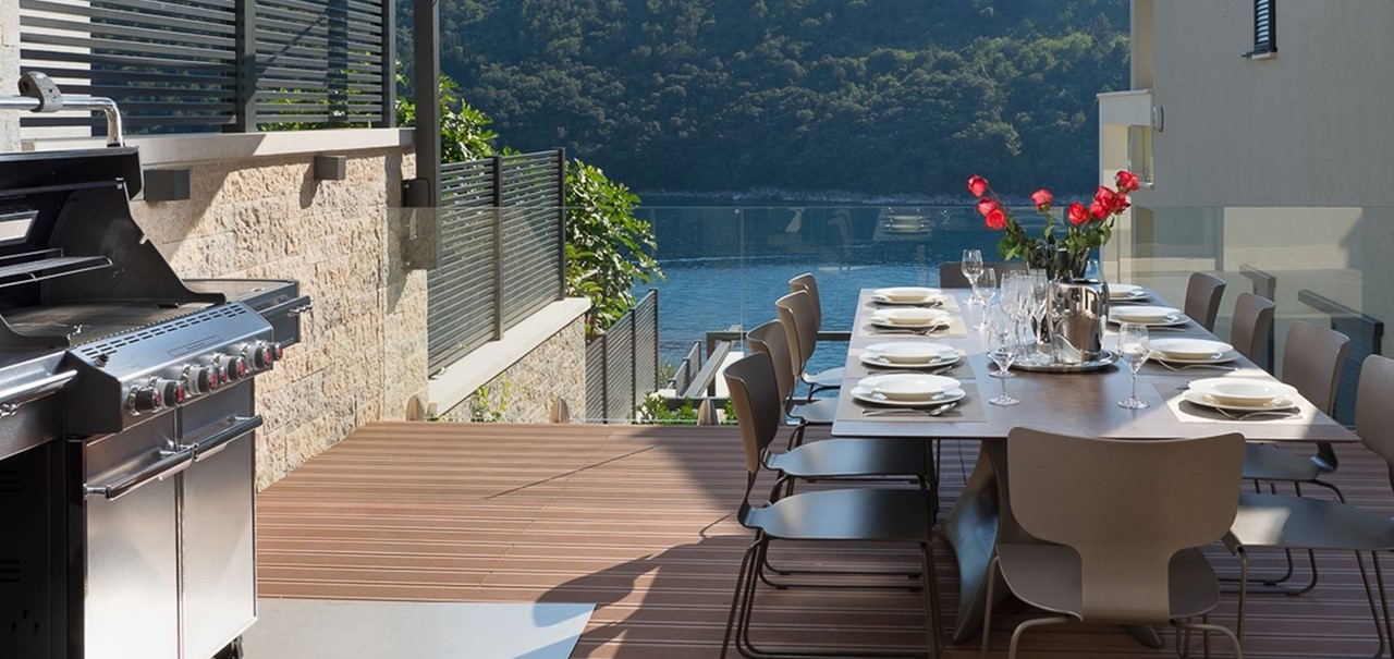 Outside Dining And Bbq Villa 108 55