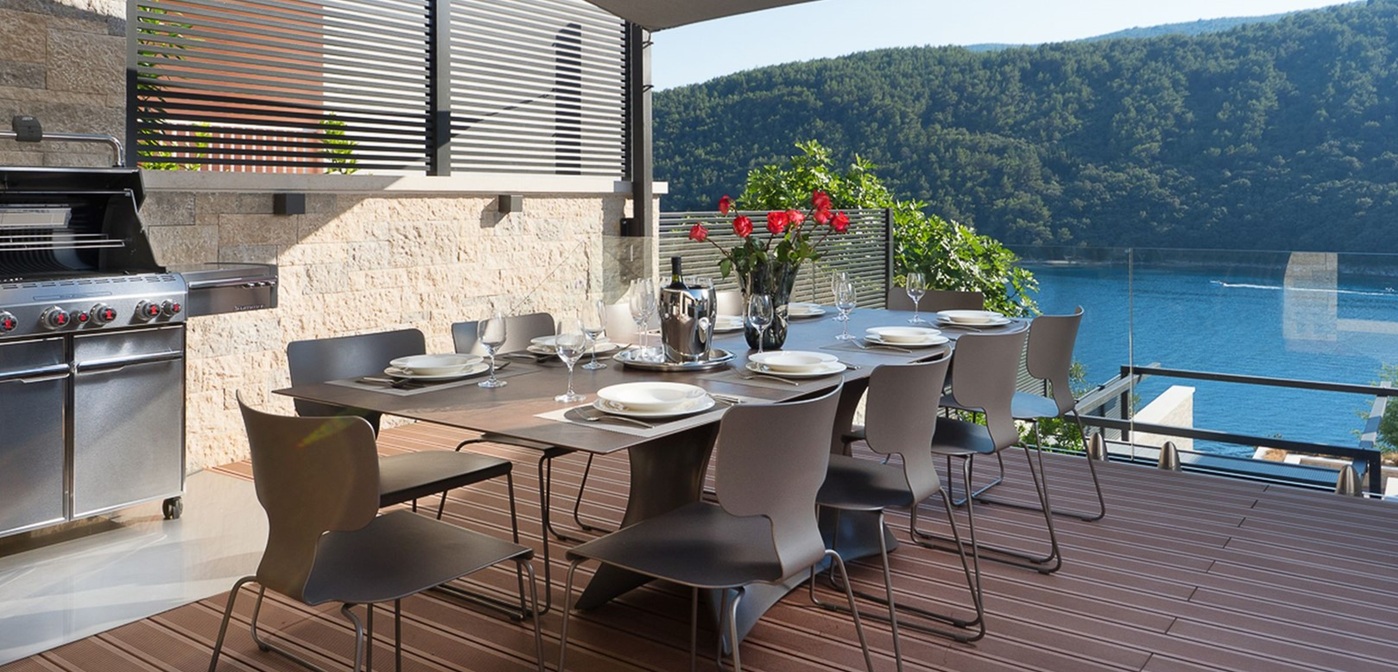 Outside Dining And Bbq Villa 108 57