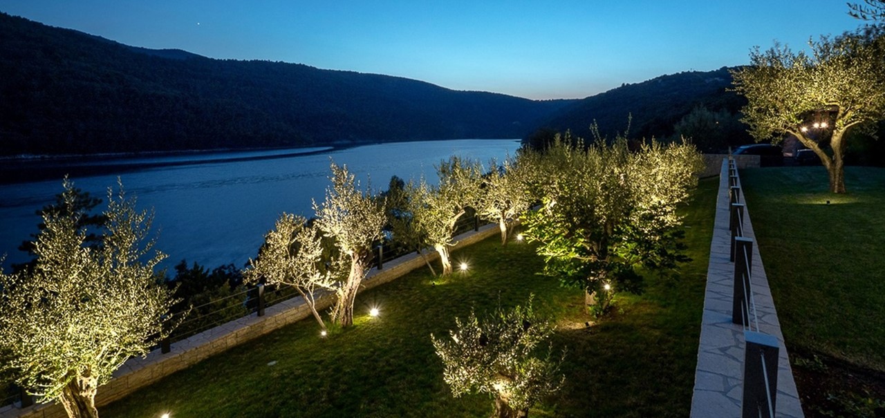 Outside Garden Evening Villa 108 84