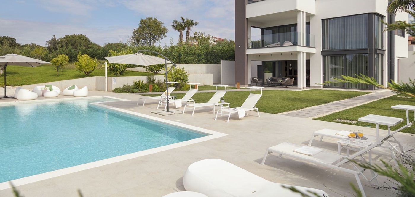 40 Outside Pool Terrace Villa Pula Horizon 12120 40