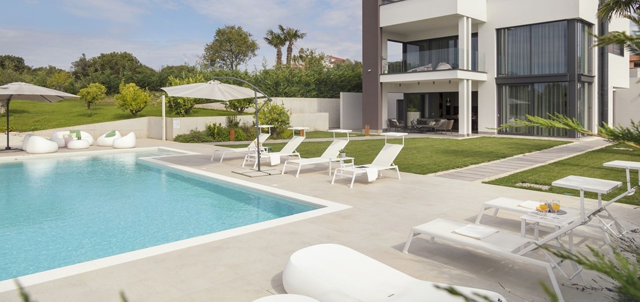 40 Outside Pool Terrace Villa Pula Horizon 12120 40