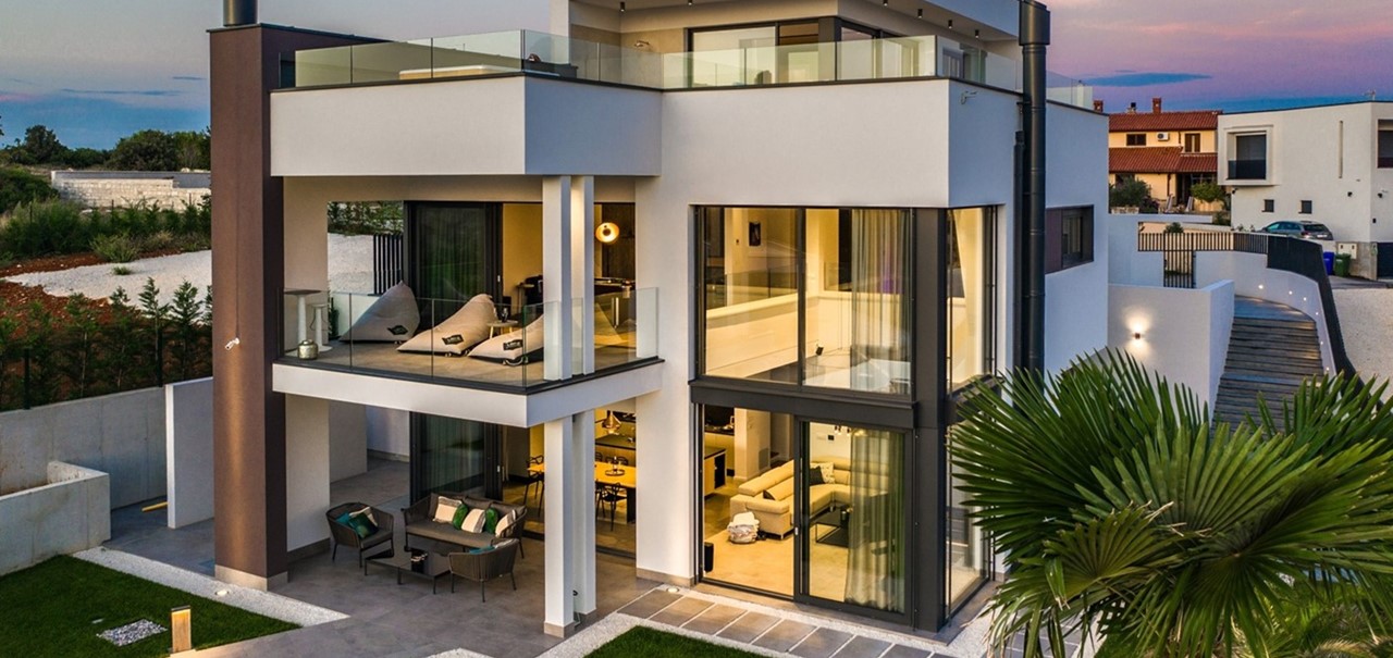 32 Outside Villa Front Villa Pula Horizon 12120 32