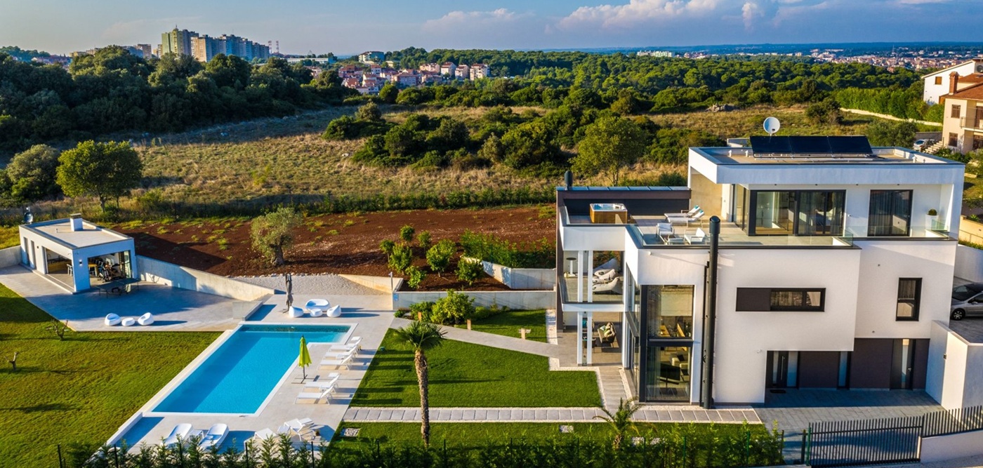 44 Outside Villa Side City View Villa Pula Horizon 12120 44