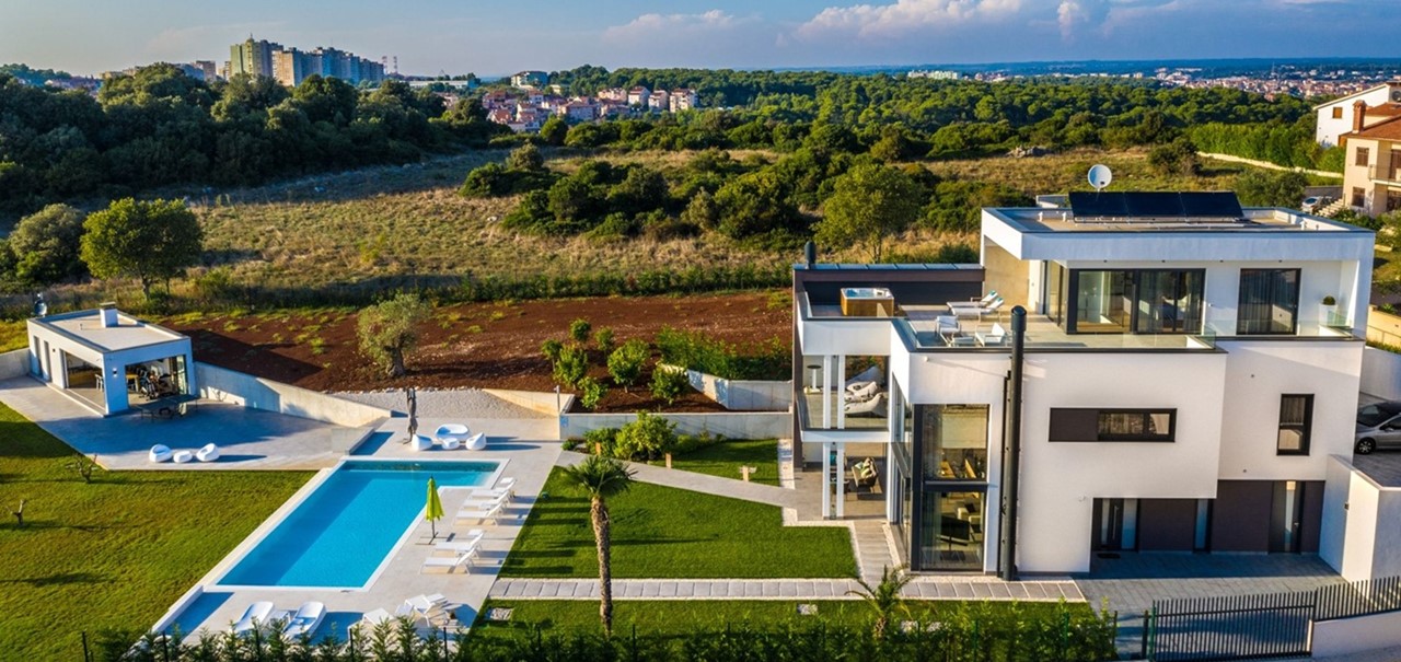 44 Outside Villa Side City View Villa Pula Horizon 12120 44